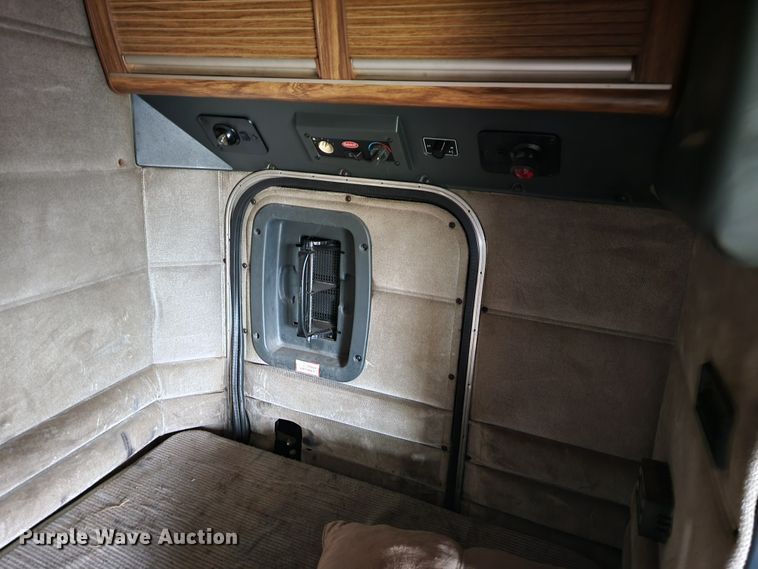 image for item KQ9096 1999 Peterbilt 379  semi truck