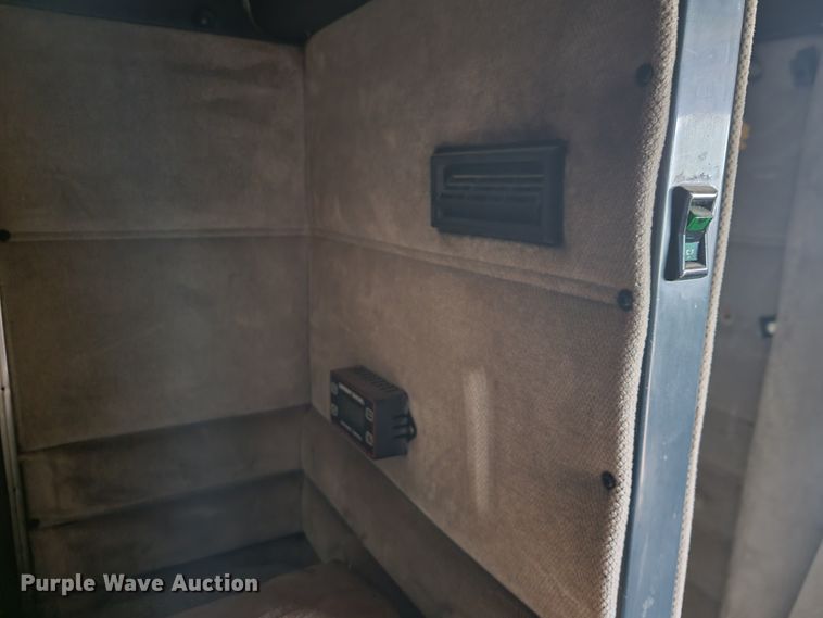 image for item KQ9096 1999 Peterbilt 379  semi truck