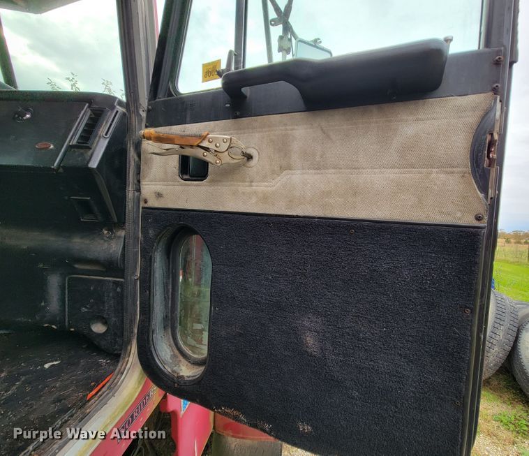 image for item KQ9096 1999 Peterbilt 379  semi truck