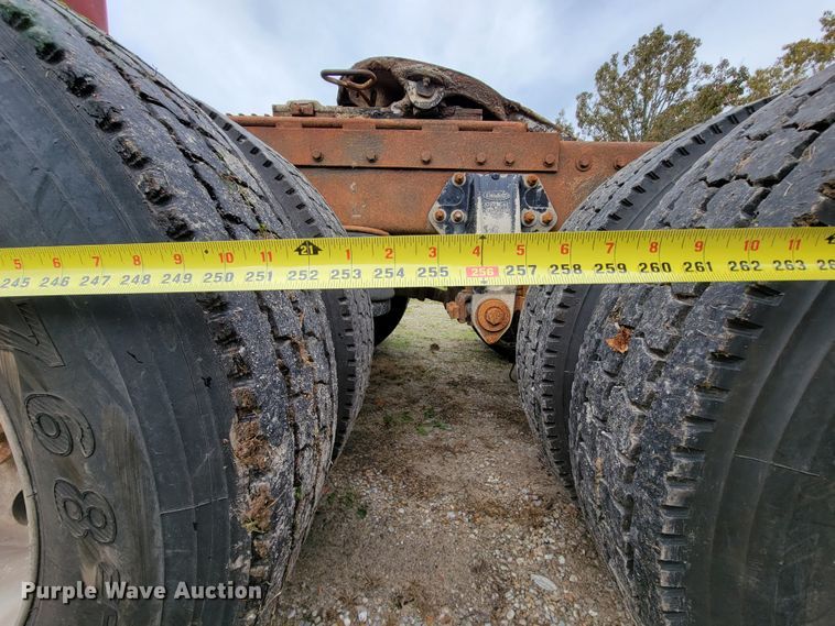 image for item KQ9096 1999 Peterbilt 379  semi truck