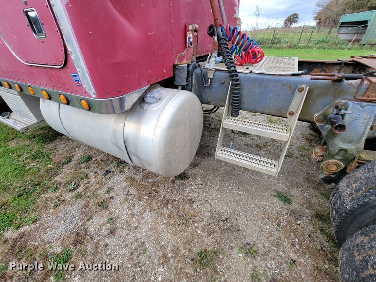 image for item KQ9096 1999 Peterbilt 379  semi truck