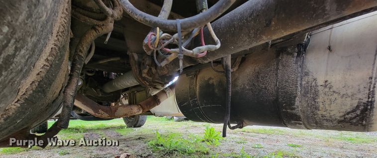 image for item KQ9096 1999 Peterbilt 379  semi truck