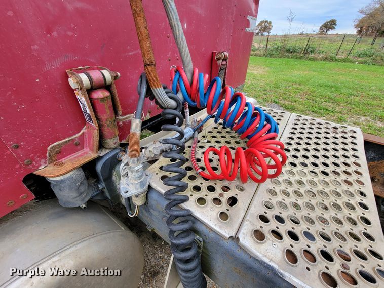 image for item KQ9096 1999 Peterbilt 379  semi truck