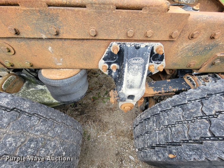 image for item KQ9096 1999 Peterbilt 379  semi truck