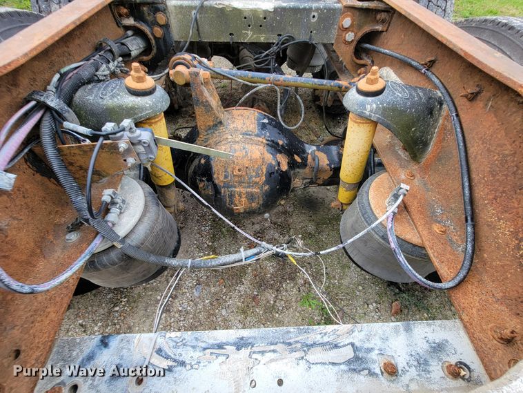 image for item KQ9096 1999 Peterbilt 379  semi truck