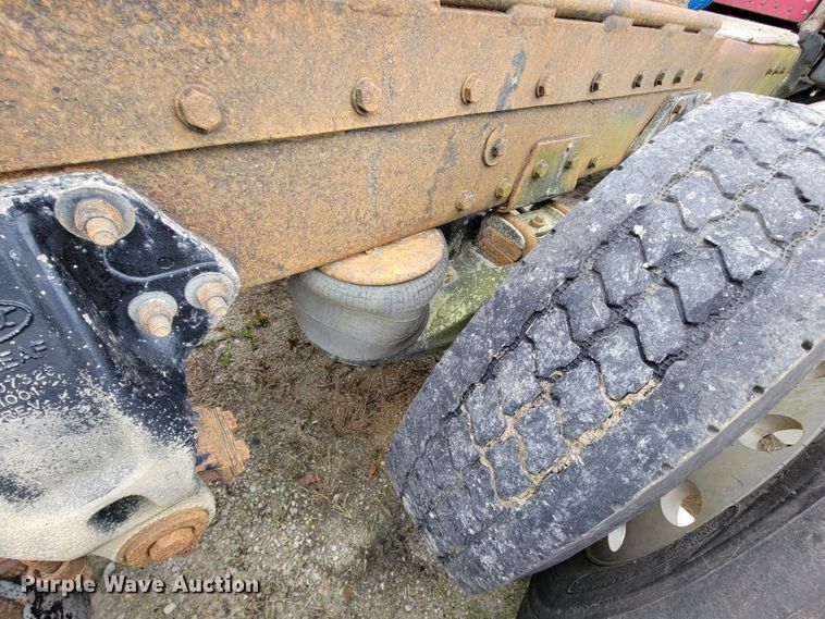 image for item KQ9096 1999 Peterbilt 379  semi truck