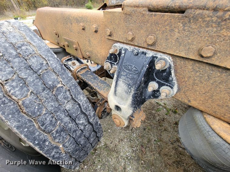 image for item KQ9096 1999 Peterbilt 379  semi truck