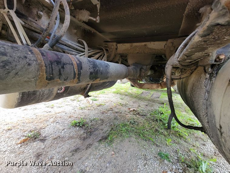 image for item KQ9096 1999 Peterbilt 379  semi truck