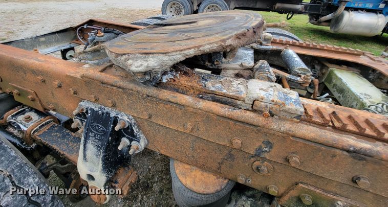 image for item KQ9096 1999 Peterbilt 379  semi truck