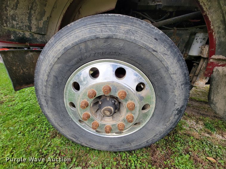 image for item KQ9096 1999 Peterbilt 379  semi truck