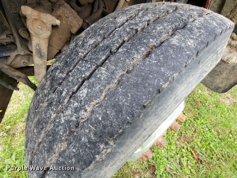 image for item KQ9096 1999 Peterbilt 379  semi truck