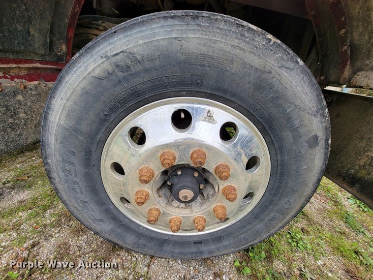 image for item KQ9096 1999 Peterbilt 379  semi truck