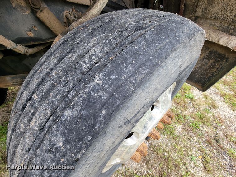 image for item KQ9096 1999 Peterbilt 379  semi truck