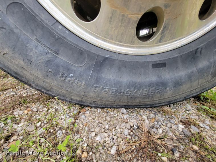 image for item KQ9096 1999 Peterbilt 379  semi truck