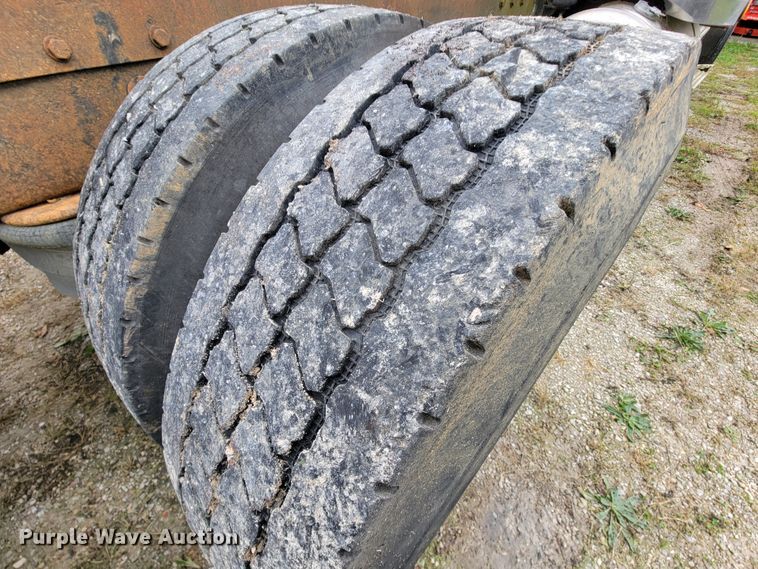 image for item KQ9096 1999 Peterbilt 379  semi truck