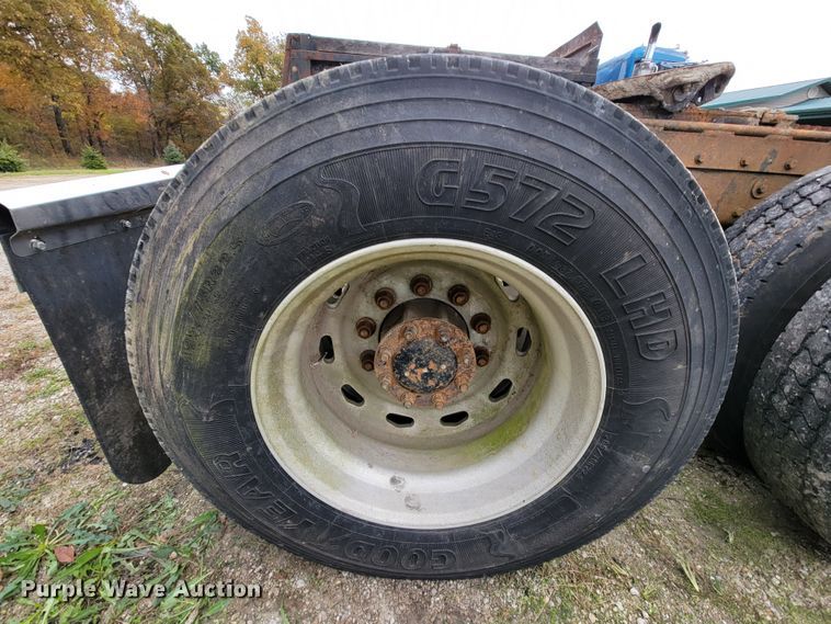 image for item KQ9096 1999 Peterbilt 379  semi truck