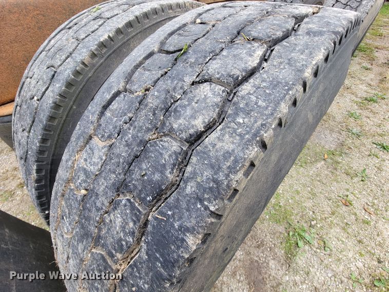 image for item KQ9096 1999 Peterbilt 379  semi truck