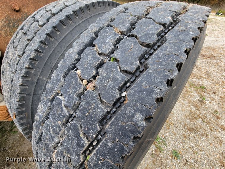 image for item KQ9096 1999 Peterbilt 379  semi truck