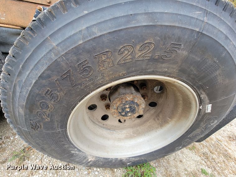 image for item KQ9096 1999 Peterbilt 379  semi truck