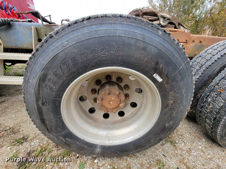 image for item KQ9096 1999 Peterbilt 379  semi truck