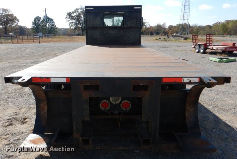 image for item KQ9619 2005 Freightliner Columbia flatbed truck