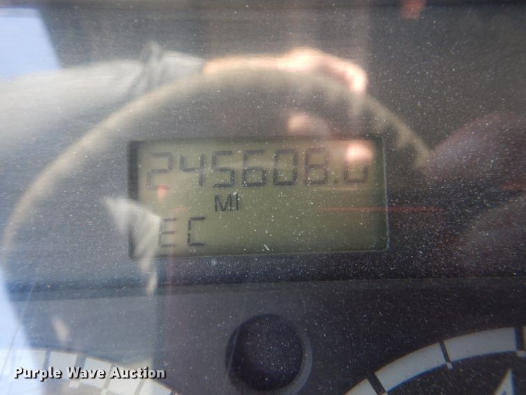 image for item KQ9619 2005 Freightliner Columbia flatbed truck