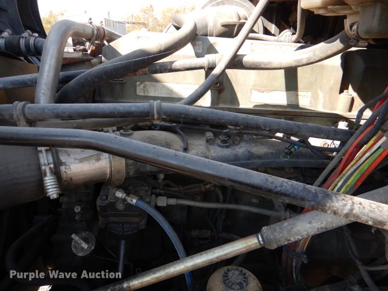 image for item KQ9619 2005 Freightliner Columbia flatbed truck