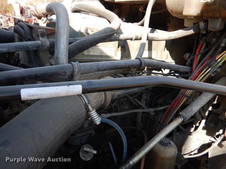 image for item KQ9619 2005 Freightliner Columbia flatbed truck