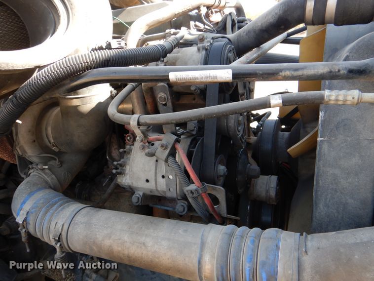 image for item KQ9619 2005 Freightliner Columbia flatbed truck