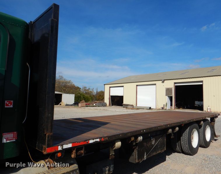 image for item KQ9619 2005 Freightliner Columbia flatbed truck