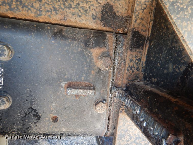 image for item KQ9619 2005 Freightliner Columbia flatbed truck