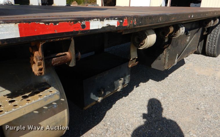 image for item KQ9619 2005 Freightliner Columbia flatbed truck