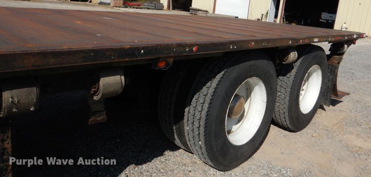 image for item KQ9619 2005 Freightliner Columbia flatbed truck