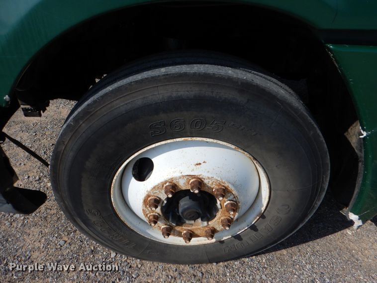 image for item KQ9619 2005 Freightliner Columbia flatbed truck