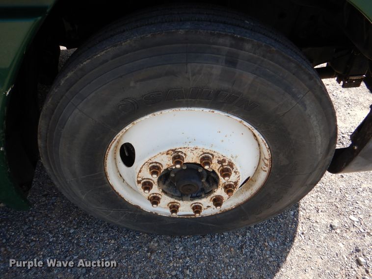 image for item KQ9619 2005 Freightliner Columbia flatbed truck