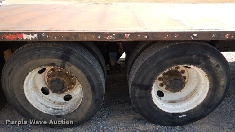 image for item KQ9619 2005 Freightliner Columbia flatbed truck