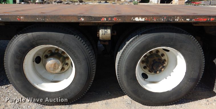 image for item KQ9619 2005 Freightliner Columbia flatbed truck