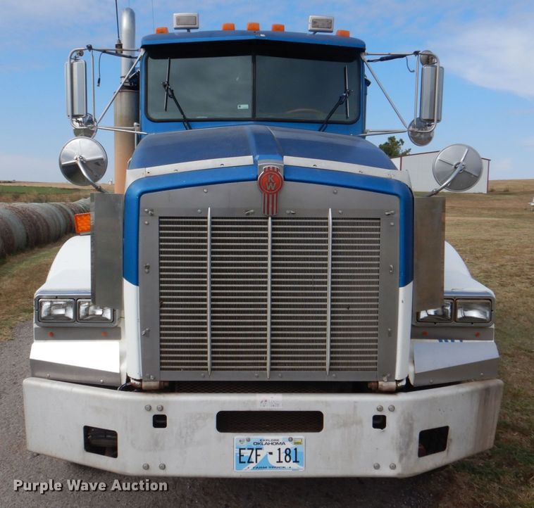 image for item KQ9662 1992 Kenworth T800  semi truck