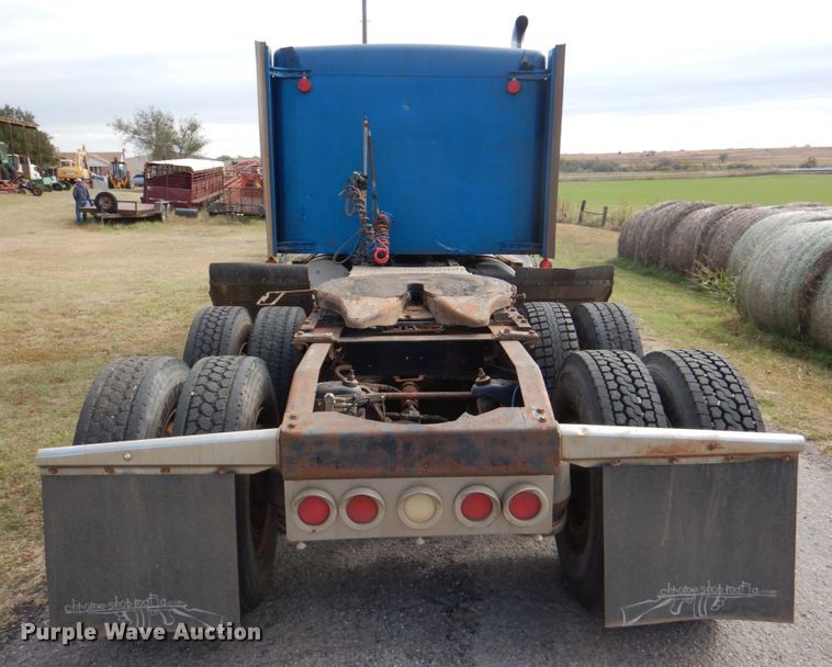 image for item KQ9662 1992 Kenworth T800  semi truck