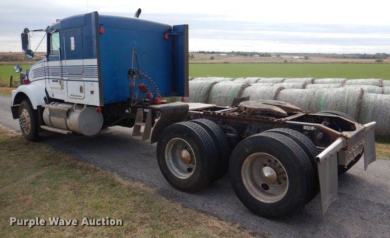 image for item KQ9662 1992 Kenworth T800  semi truck