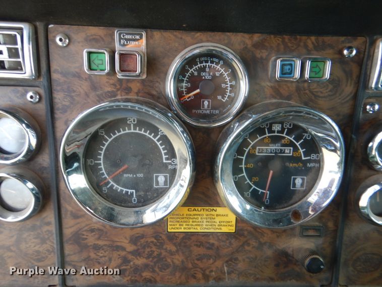 image for item KQ9662 1992 Kenworth T800  semi truck