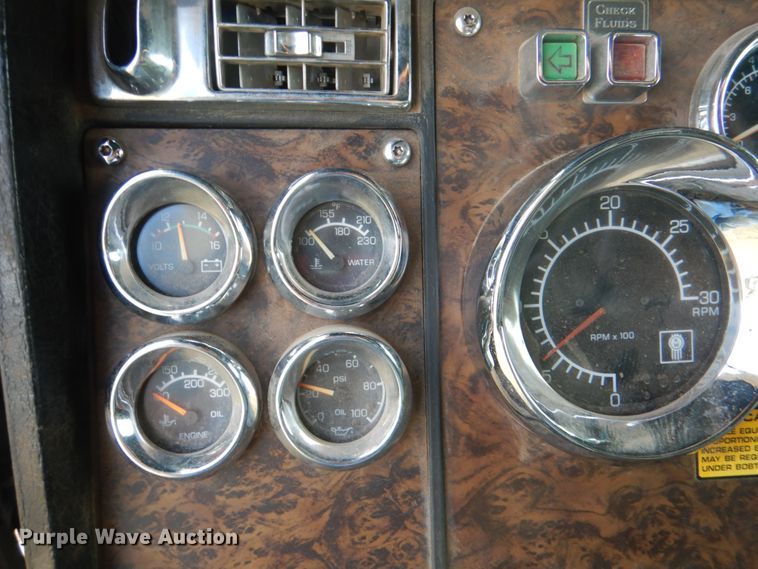 image for item KQ9662 1992 Kenworth T800  semi truck