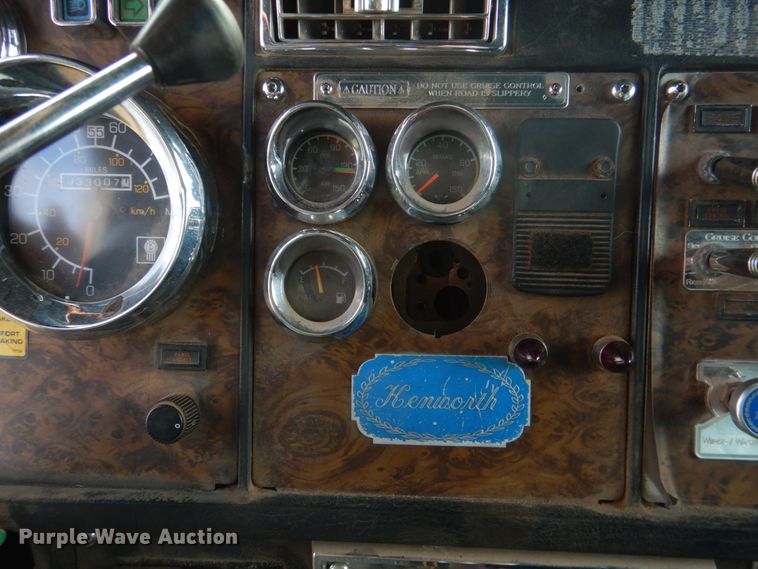 image for item KQ9662 1992 Kenworth T800  semi truck