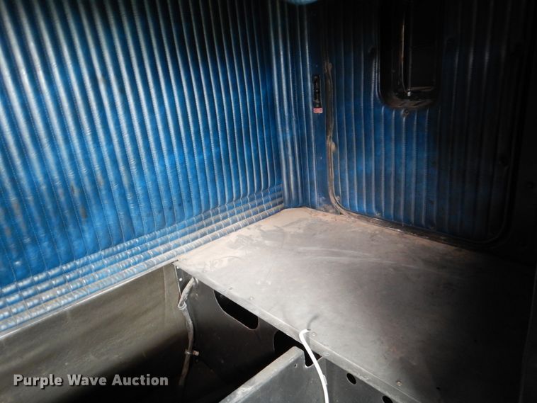 image for item KQ9662 1992 Kenworth T800  semi truck