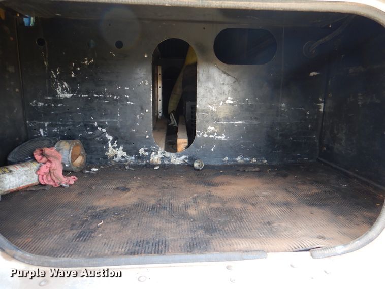 image for item KQ9662 1992 Kenworth T800  semi truck