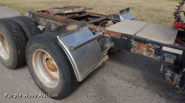 image for item KQ9662 1992 Kenworth T800  semi truck