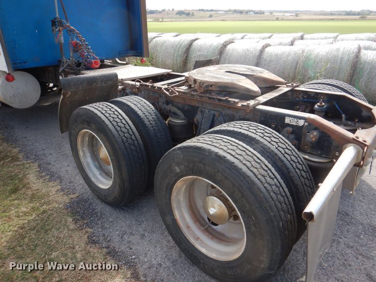 image for item KQ9662 1992 Kenworth T800  semi truck