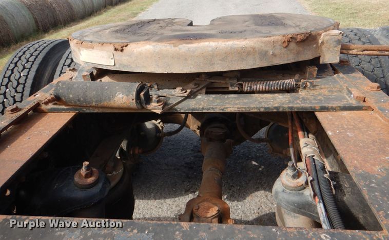 image for item KQ9662 1992 Kenworth T800  semi truck