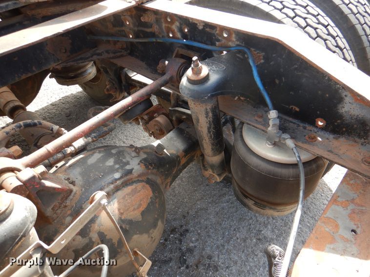 image for item KQ9662 1992 Kenworth T800  semi truck