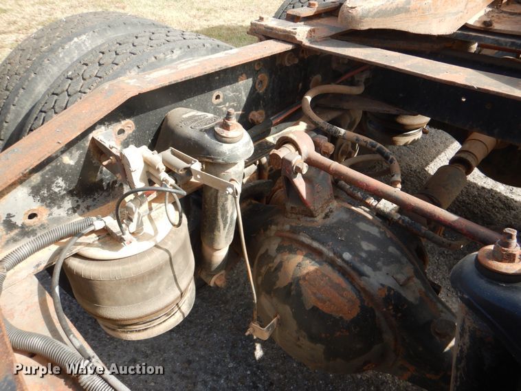 image for item KQ9662 1992 Kenworth T800  semi truck